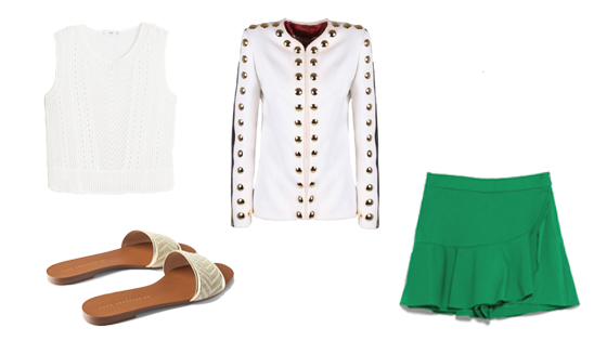 Blazer blanca tachuelas con minifalda verde y sandalias