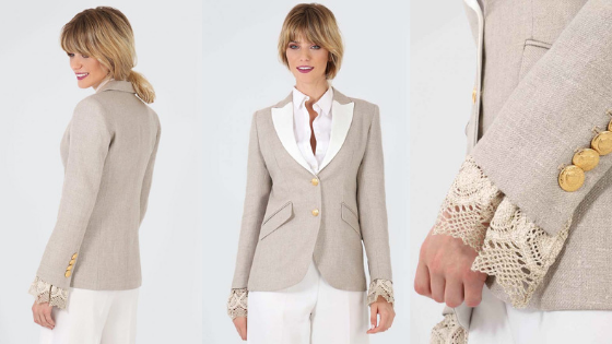 Blazer beige con solapas en blanco y detalle de encaje de bolillos en beige en el puño de la firma The Extreme Collection