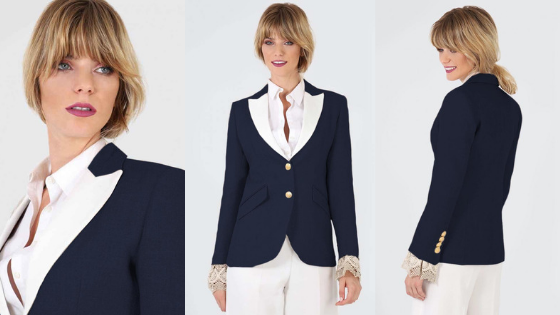 Blazer marino con solapas en blanco y detalle en los puños de encaje de bolillos en beige de la firma Made in Spain The Extreme Collection