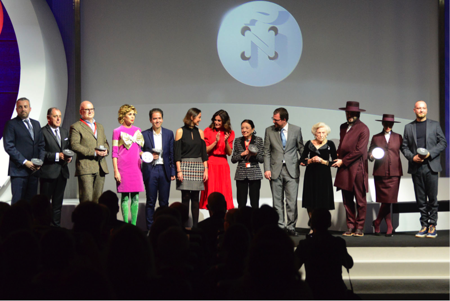 S.M La Reina Doña Letizia en la entrega de Premios de la Industria de la Moda
