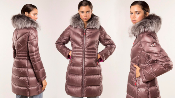 Parka berenjena con pelo en el cuello de Dichi Collection