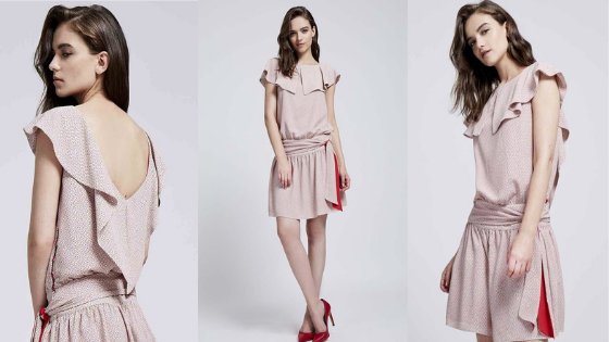 Vestido corto estampado con corte a cadera